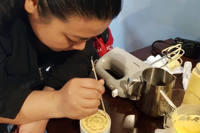 Hanoi Egg Coffee Making Course - Decorating the Thick Egg Foam