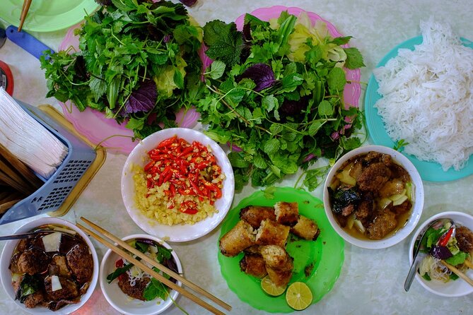Hanoi Food & Train Street Tour - What the guide adds to the meal