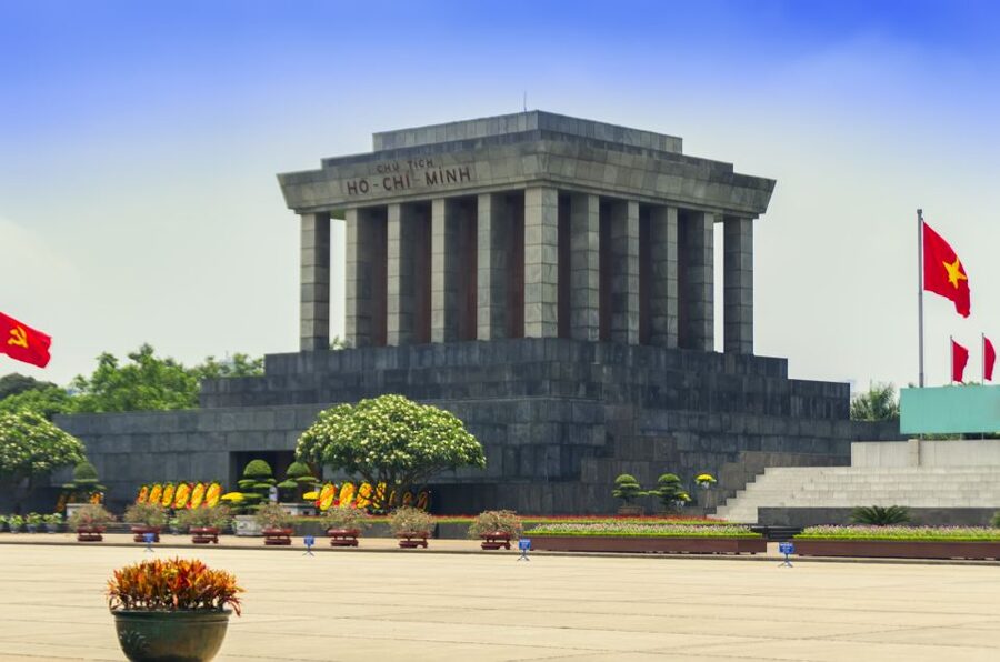 Hanoi: Full-Day City Tour and Water Puppet Show - The Ho Chi Minh complex and a key scheduling warning