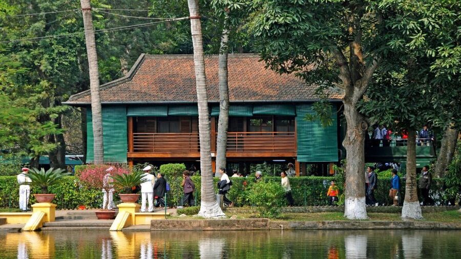 Hanoi: Full-Day City Tour and Water Puppet Show - Finishing near Sword Lake with water puppets