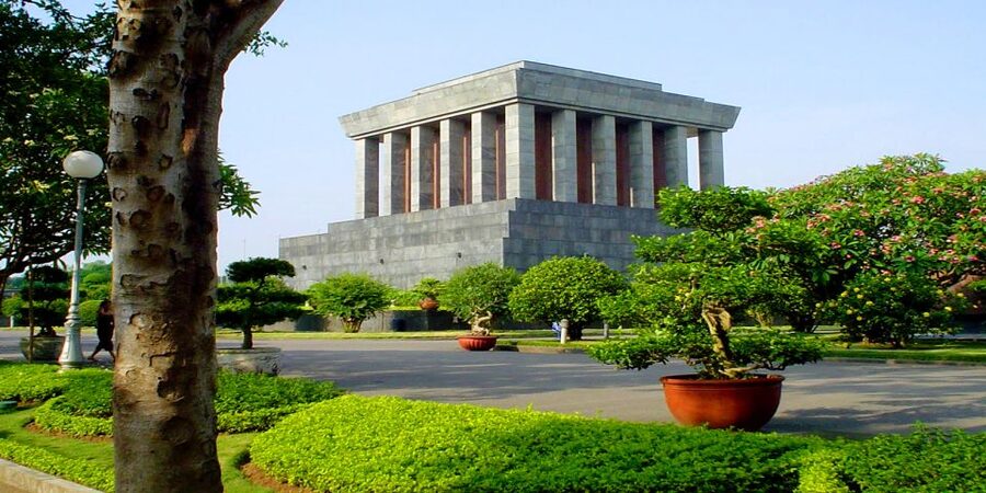 Hanoi: Full-Day City Tour and Water Puppet Show - Tran Quoc Pagoda and the calm of West Lake