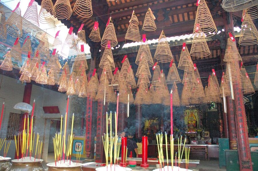 Hanoi: Full-Day City Tour with Lunch and Optional Extras - A generous lunch with eight Vietnamese dishes