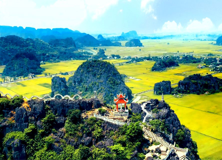 Hanoi: Full-Day Private Tam Coc Tour with Boat Ride & Lunch - Trang An by sampan through the cave complex