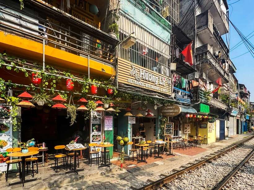 Hanoi: Guided Food Tour with Train Street Visit - Dry chicken pho shows a different side of Vietnam’s classic noodle dish