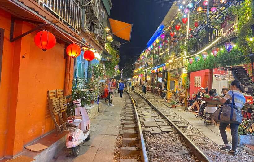 Hanoi: Guided Street Food Tour with Train Street Experience - Why Train Street works best as the finale