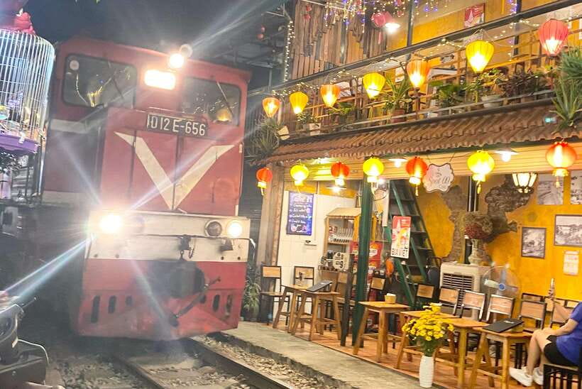 Hanoi: Guided Street Food Tour with Train Street Experience - Banh cuon, banh xeo, and the first taste of Hanoi