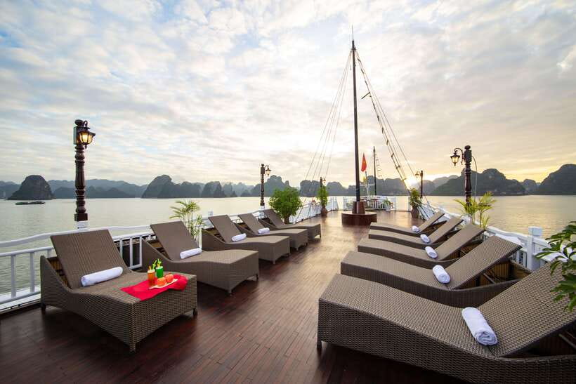 Hanoi: Ha Long Bay 2-Day 1-Night Tour by 4-star Luxury Junk - Cabin comfort, food, and service