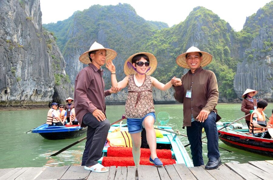 Hanoi: Ha Long Bay Cruise Day Tour visit Titop island & Cave - Luon Cave by kayak or bamboo boat