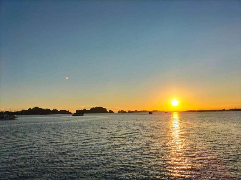 Hanoi: Ha Long Bay Day Cruise - Swimming, Meal, Kayaking - The sunset party on the return route