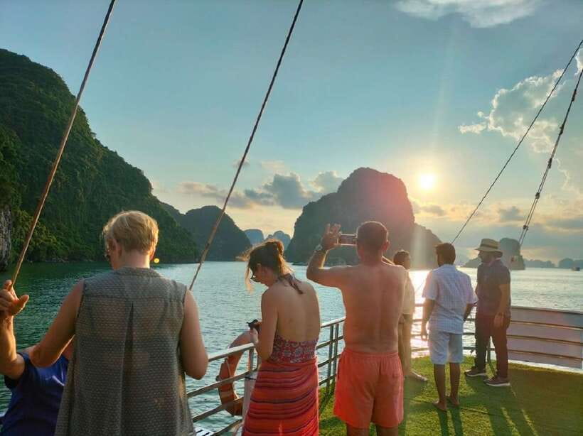 Hanoi: Ha Long Bay Day Cruise - Swimming, Meal, Kayaking - Guides make the long day easier