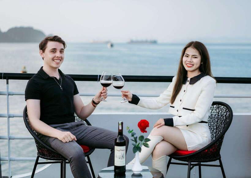 Hanoi/Ha Long: Ha Long Bay Luxury Day Cruise by Catamaran - Boarding the modern catamaran