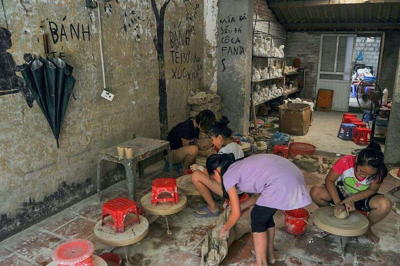 Hanoi: Half-day Hands-on Pottery Workshop At Bat Trang - Entering Bat Trang’s Ceramic Village