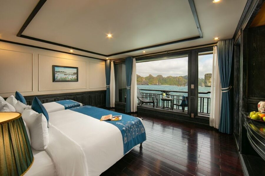 Hanoi: Halong Bay 2-Day 5-Star Balcony Cruise & Bathtub - Day 1: Lunch, Dark and Bright Cave, and Lan Ha Bay