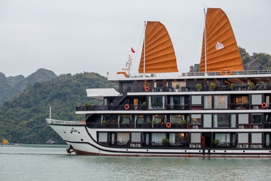 Hanoi: Halong Bay 2-Day 5-Star Balcony Cruise & Bathtub - Day 2: Tai Chi, Ao Ech, and the trip home
