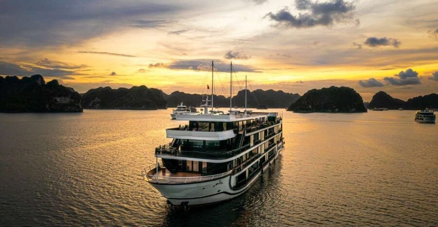 Hanoi: Halong Bay 2-Day 5-Star Balcony Cruise & Bathtub - Getting from Hanoi to the boat