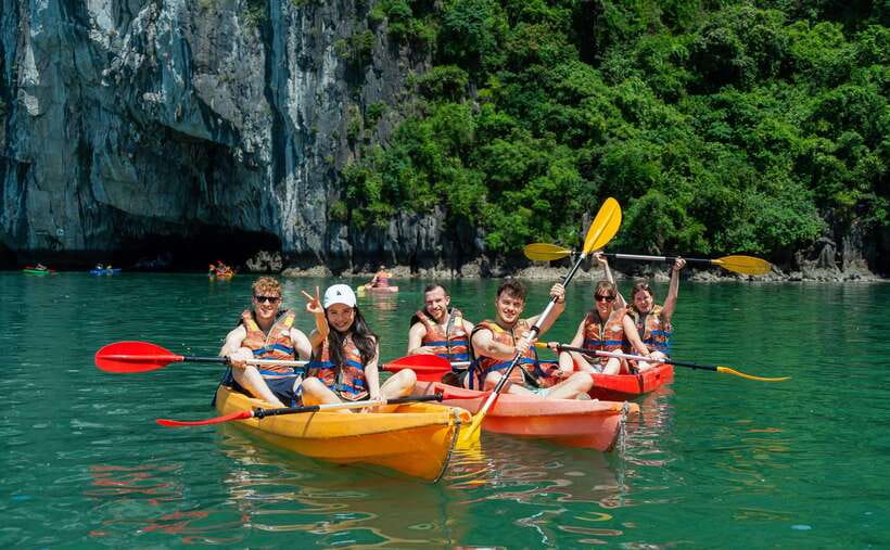 Hanoi: Halong Bay Cruise, Amazing Cave, Titov Island & Kayak - Guides and service can shape the day
