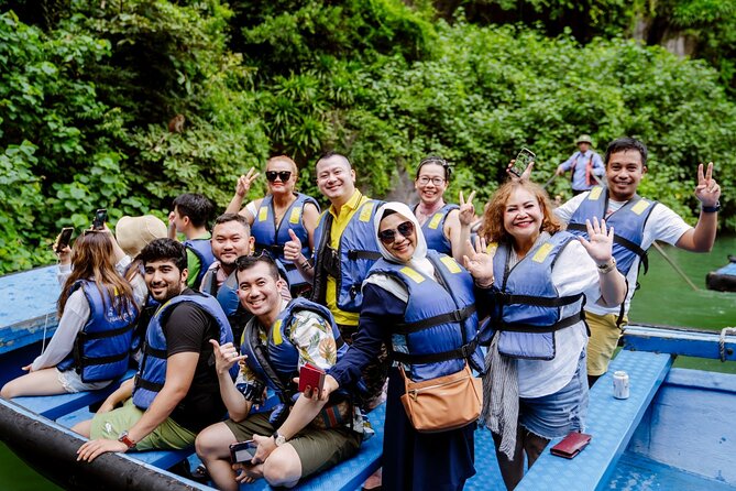 Hanoi: Halong Bay Luxury Option – Titop, Surprise Cave, Kayak - Guide service and the size of the group