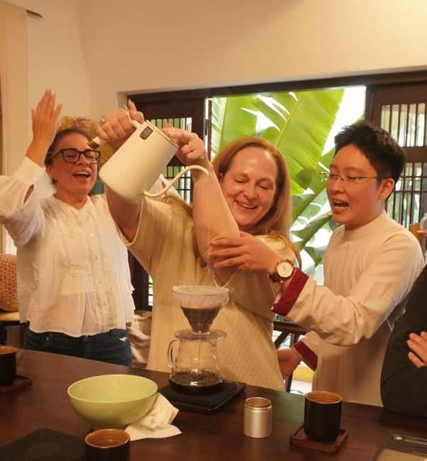 Hanoi: Hands-On 5 Vietnamese Coffees & 3 Local Wines Tasting - The local wine element
