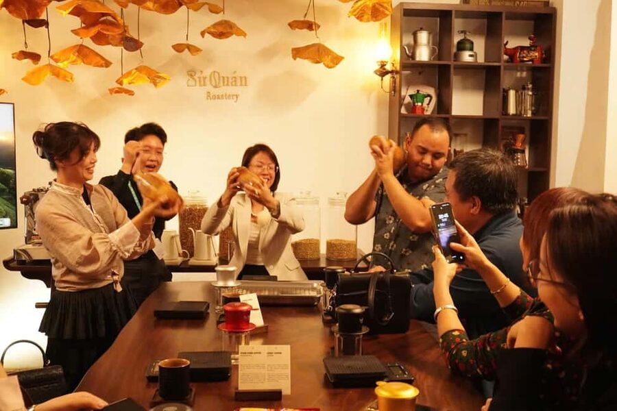 Hanoi: Hands-On 5 Vietnamese Coffees & 3 Local Wines Tasting - Who will get the most from this experience