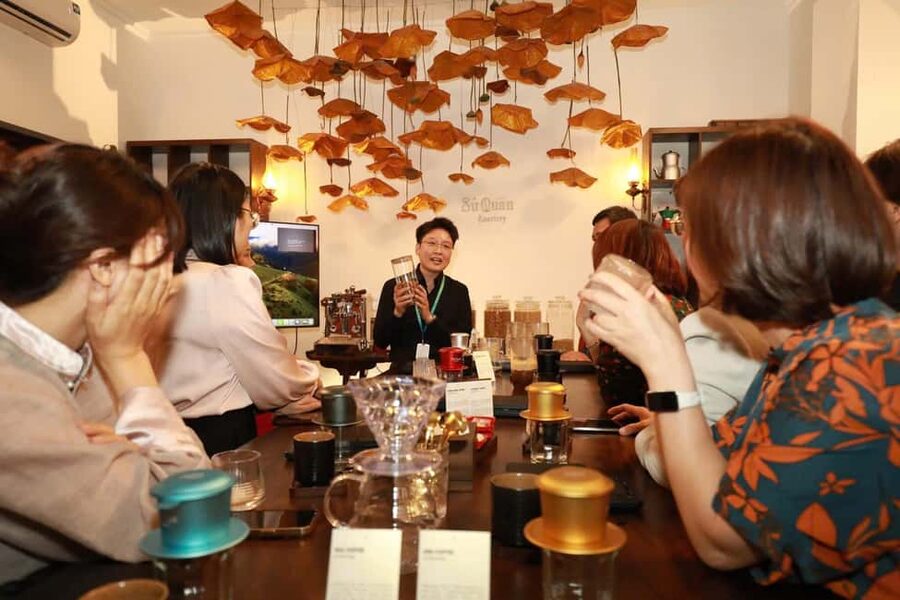 Hanoi: Hands-On 5 Vietnamese Coffees & 3 Local Wines Tasting - Practical advice for making the session work