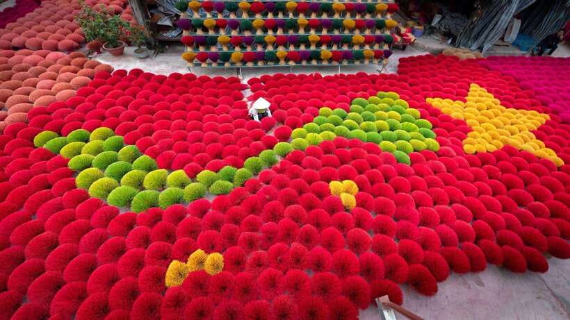Hanoi: Highlights, Incense Village, Hat Crafting Guided Tour - Tran Quoc Pagoda, Hanoi’s lakeside pause
