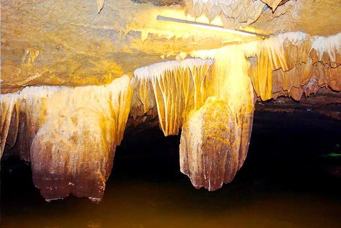 Hanoi - Hoa Lu - Tam Coc - Mua Cave - 1 Day / By Luxury Limousine & Small Group - Tam Coc by sampan, through three limestone grottoes