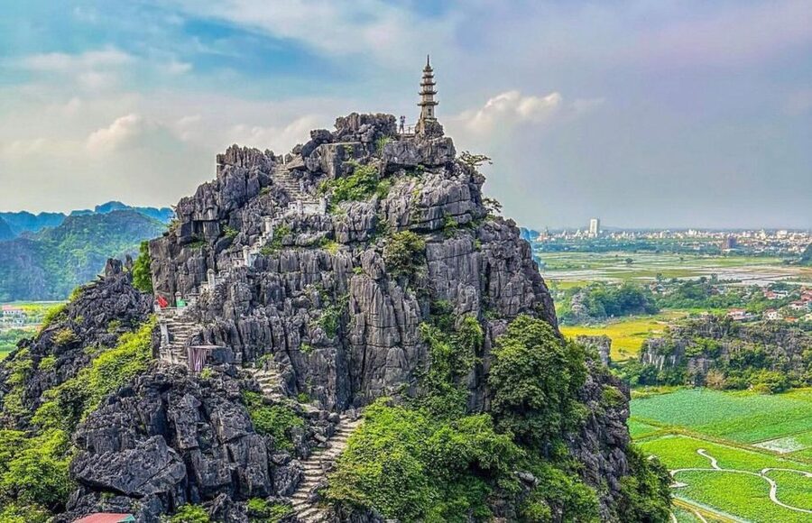 Hanoi: Hoa Lu, Trang An, and Mua Cave Full-Day Trip - Cycling through a traditional village