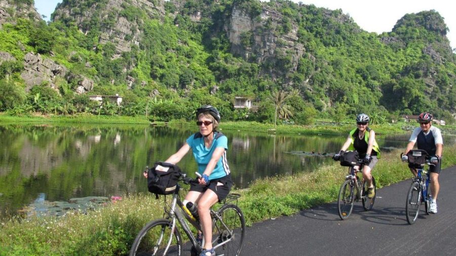 Hanoi: Hoa Lu, Trang An, and Mua Cave Full-Day Trip - Trang An from the river