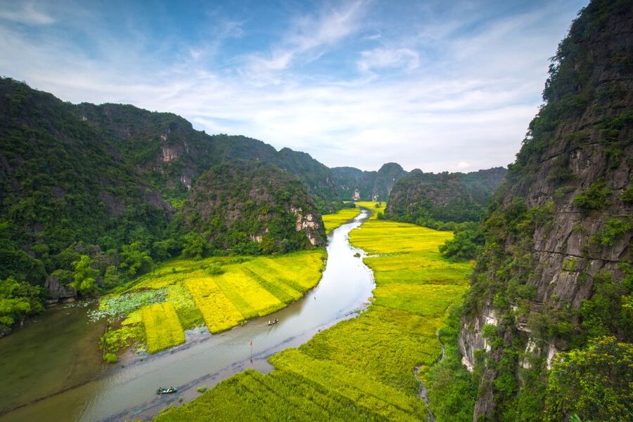 Hanoi: Hoa Lu, Trang An Caves & Mua Cave Day Trip and Lunch - Climbing Mua Cave for the Ngoa Long view
