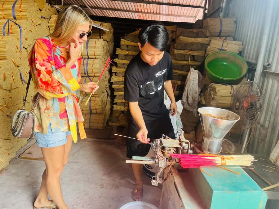 Hanoi: Incense Village, Conical Hat, & Dough Figurines Tour - Quang Phu Cau and the art of making incense