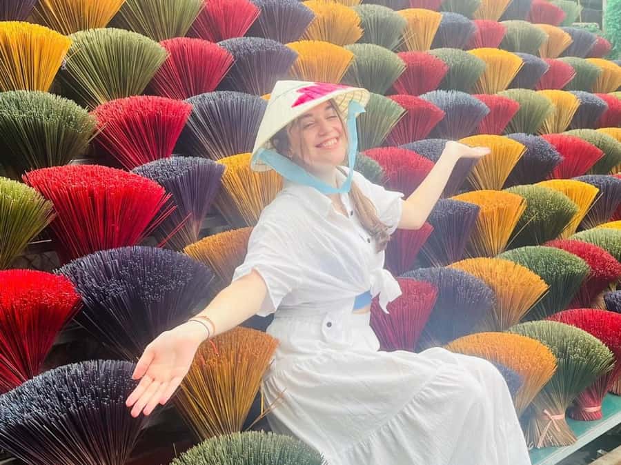 Hanoi: Incense Village, Conical Hat, & Van Phuc Silk Tour - Guides, group flow, and the hands-on details