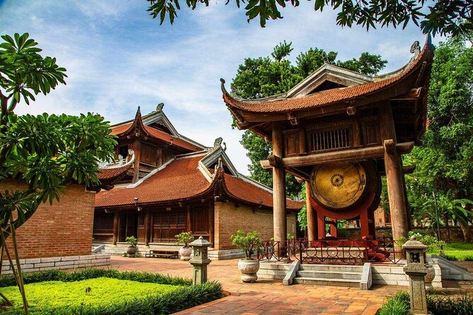 Hanoi Insight City Private Tour - West Lake, Ngu Xa village, and lunch