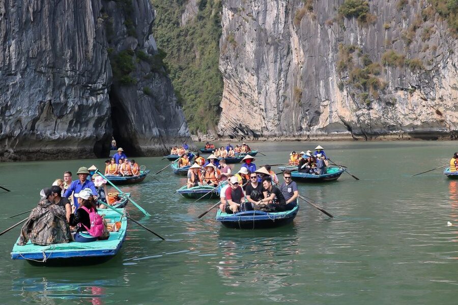 Hanoi: Islands & Caves Ha Long Cruise with Lunch & Kayaking - Practical preparation for the bay