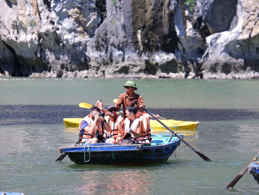 Hanoi: Islands & Caves Ha Long Cruise with Lunch & Kayaking - Walking through Thien Cung, the Heavenly Palace Cave