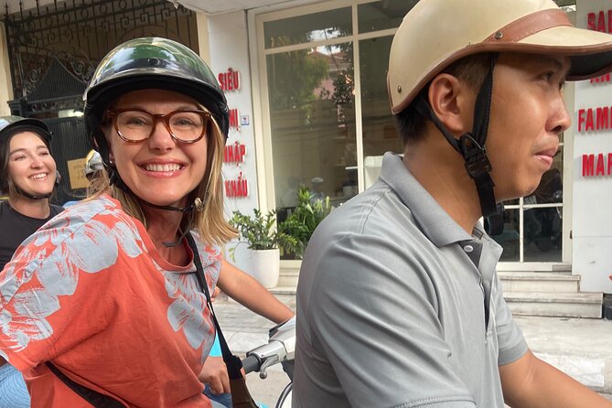 Hanoi Jeep Tour: City Highlights, Train St & Hidden Gems - Huu Tiep Lake and the B-52 wreck
