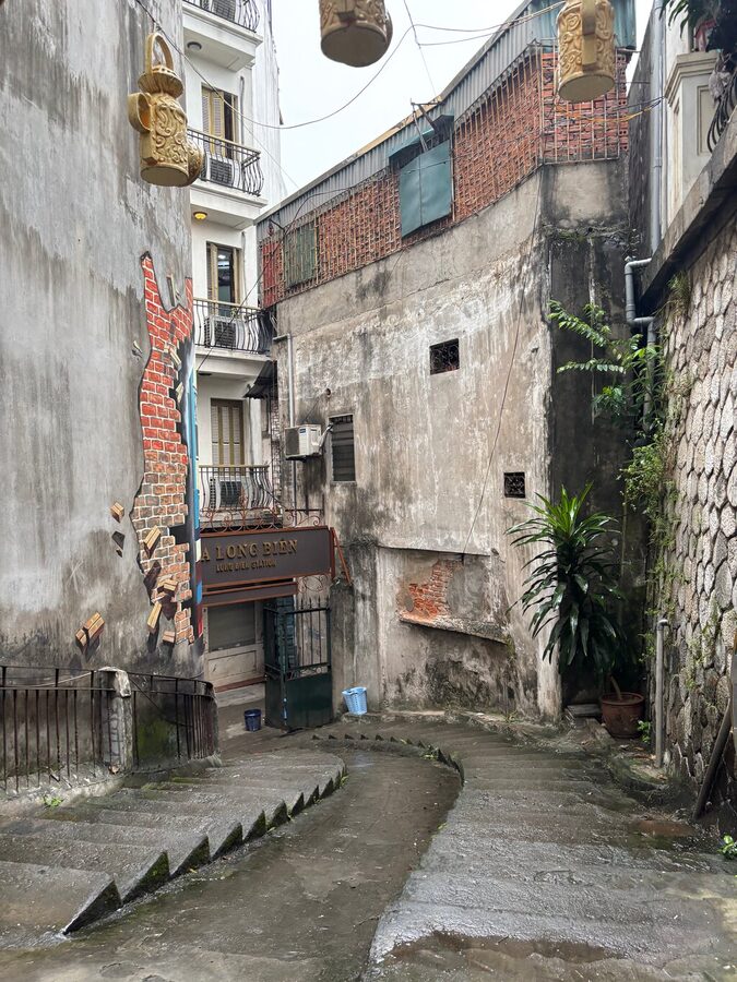 Hanoi Jeep Tour: Train-street, Highlights and Hidden Gems - What the guides add to the ride