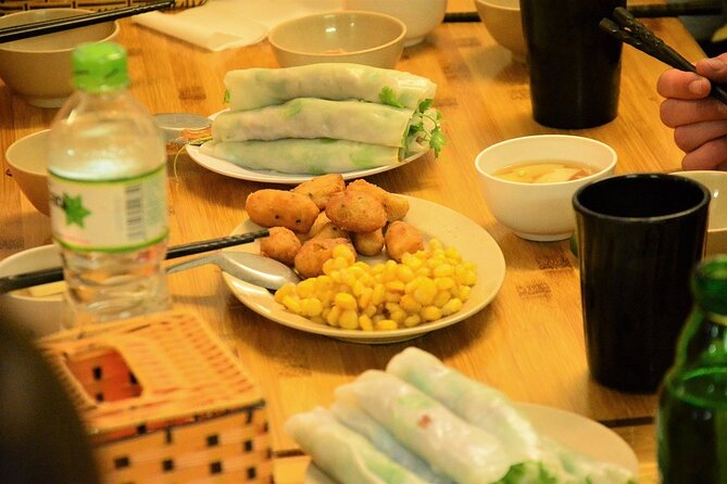 Hanoi Jeep Tours Led By Women: Hanoi Countryside By Legend Jeep - Lai Da and the family bonsai visit