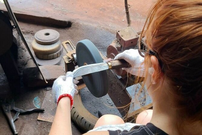 Hanoi Knife Making Traditional Workshop - A close look at the family trade