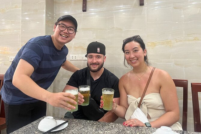 Hanoi Local Fresh Beer and Culinary Tour with Train Street Visit - A second local beer stop for the Hanoi rhythm