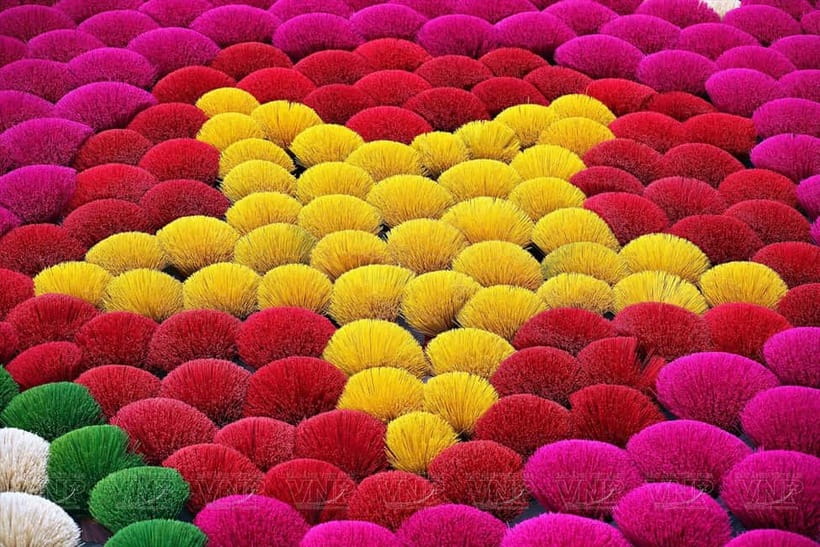 Hanoi: Long Dress Village or Incense Village, Hat Village - Guides, language choices, and the personal side of the visit