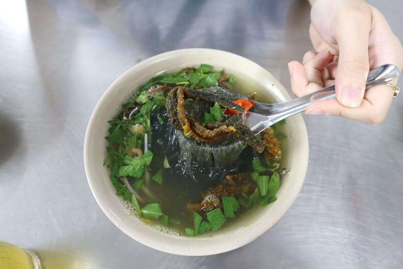 Hanoi: Michelin Guide Street Food Walking Tour - Second stop: crispy eel and glass noodles