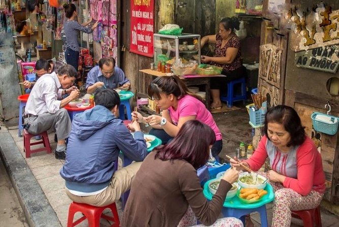 Hanoi Michelin Star Walking Food Tour & Train Street - What the guide changes