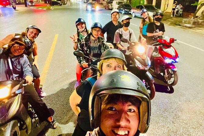 Hanoi Motorbike Street Food Tour With Sightseeing - Passing Thong Nhat Park and seeing ordinary Hanoi
