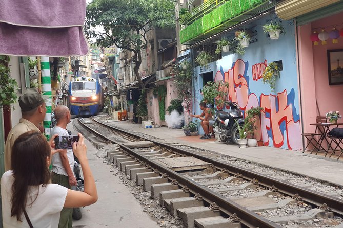 Hanoi Motorbike Tour: Food, Culture and Fun by Vintage Motorbike - Food at Hidden Gem Cafe