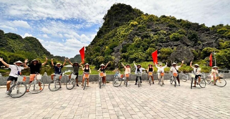Hanoi: Ninh Binh, Hoa Lu, Tam Coc and Mua Cave Day Trip - Key points at a glance