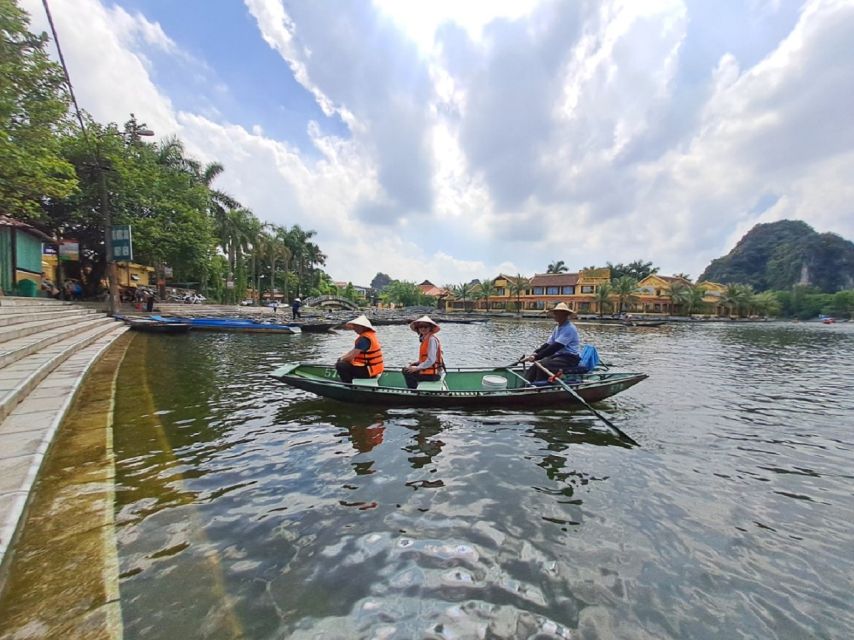 Hanoi: Ninh Binh, Hoa Lu, Tam Coc and Mua Cave Day Trip - Buffet lunch beside the Tam Coc River