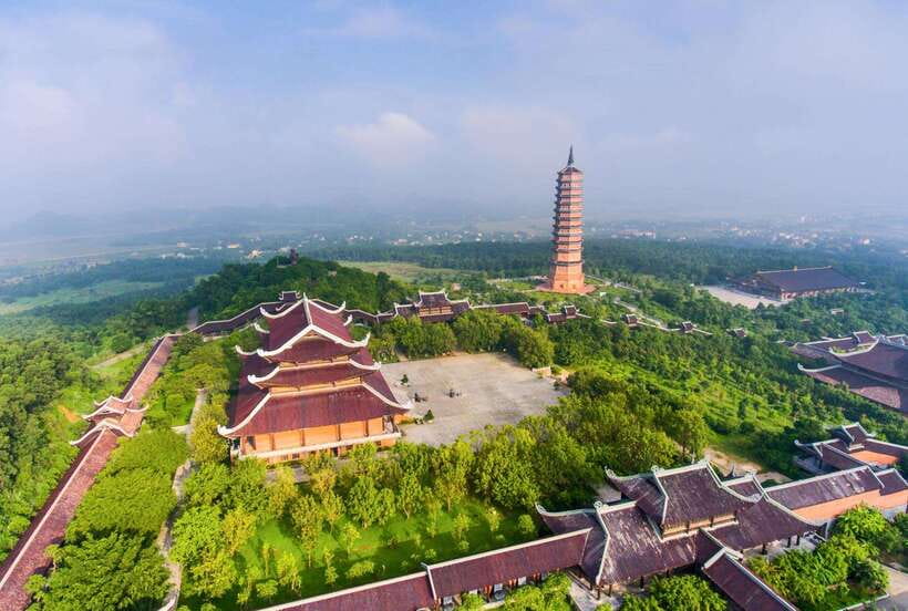 Hanoi: Ninh Binh, Trang An, Mua Cave and Bai Dinh Pagoda - Trang An by sampan through caves and temples