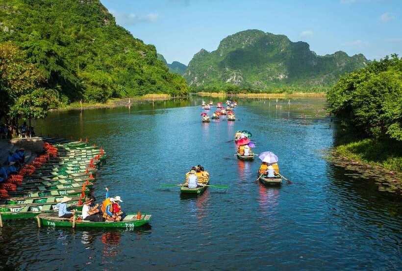 Hanoi: Ninh Binh, Trang An, Mua Cave and Bai Dinh Pagoda - Mua Cave and the 500 steps to Ngoa Long Mountain