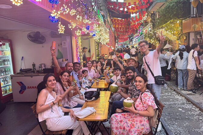 Hanoi: Old Quarter and French Quarter Walking Food Tour - Hanoi food and landmarks in one compact outing