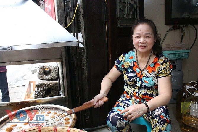 Hanoi Old Quarter Street Food tour with 12 plus tastings - Stop four: egg coffee or egg cocoa at Cafe Minh